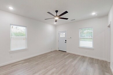 1213 Mill St unit B, Gainesville, TX 76240 - photo 6