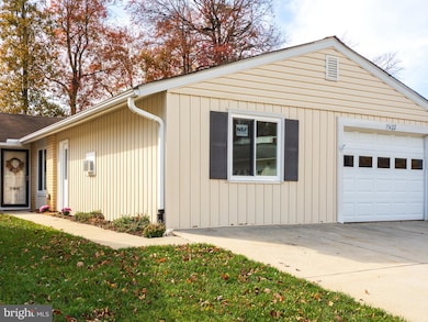 15422 Bramblewood Dr, Silver Spring, MD 20906 - photo 2