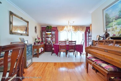 (6) DINING ROOM