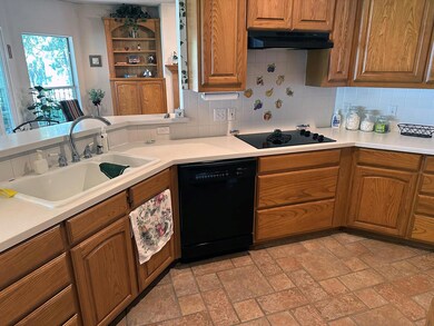 103 Hogan Dr, Gainesville, TX 76240 - photo 6