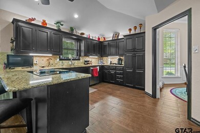 1301 Wimbledon Dr, Tyler, TX 75703 - photo 4