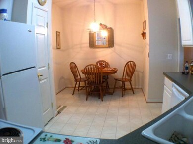 411 Hamlet Club Dr unit 205, Edgewater, MD 21037 - photo 2