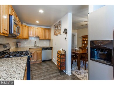 1050 Oakwood Dr, Glenolden, PA 19036 - photo 2