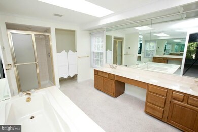 12626 Lloydminster Dr, North Potomac, MD 20878 - photo 7