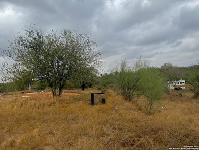 103 S Oleander Ave, Cotulla, TX 78014 - photo 5