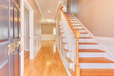 Entry/Stairwell