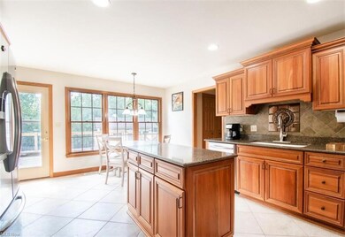 Eat-in Kitchen