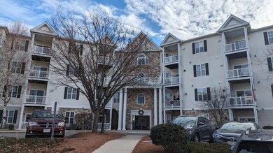 Spicket Commons unit 205, Methuen, MA 01844 - photo 2