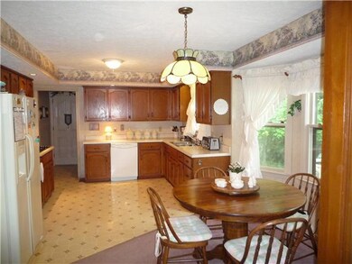 Pretty Eat In Kitchen