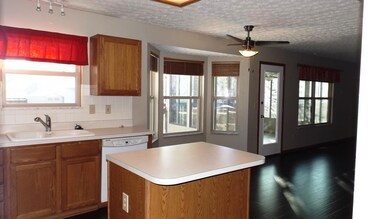 Kitchen & Eating Area