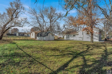 2025 SE 35th St, Topeka, KS 66605 - photo 3