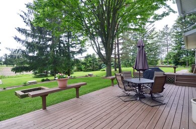 5567 Shamrock Ln, Fitchburg, WI 53711 - photo 2