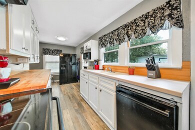 2406 Taylor St, Waller, TX 77484 - photo 5