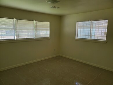 3412 Collingsworth St, Houston, TX 77026 - photo 5