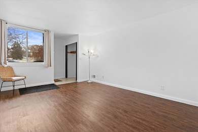 1522 Big Bend Rd unit B, Waukesha, WI 53189 - photo 6