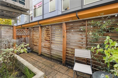 5936 36th Ave S unit F, Seattle, WA 98118 - photo 4