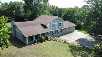 9802 E Clover Creek Dr, Claremore, OK 74017 - photo 4