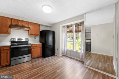 9572 Donnan Castle Ct, Laurel, MD 20723 - photo 7