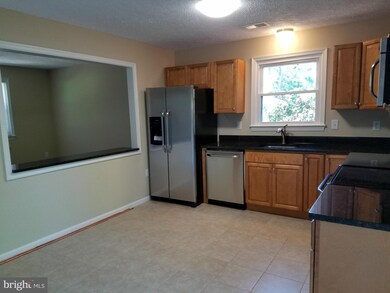 29934 Burton Rd, Mechanicsville, MD 20659 - photo 3