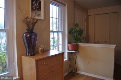 1525 Autumn Ridge Cir, Reston, VA 20194 - photo 2