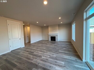 332 W 17th St, Lafayette, OR 97127 - photo 3