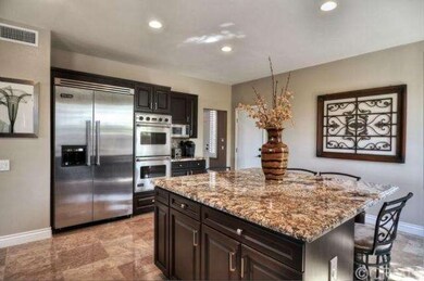 Beautiful kitchen with maple cabinets, built in Vi