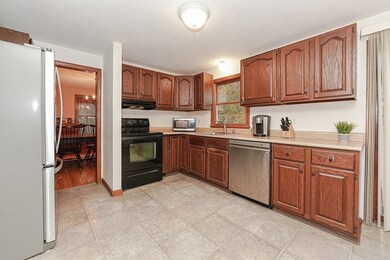 14 Reservoir Dr, Bellingham, MA 02019 - photo 5