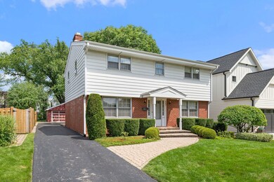 447 S Arlington Ave, Elmhurst, IL 60126 - photo 2