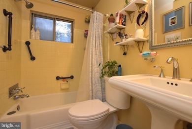 2415 Claremont Dr, Falls Church, VA 22043 - photo 6