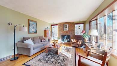 21 Briar Ln, Essex Junction, VT 05452 - photo 2