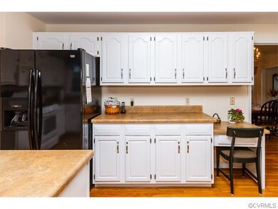 Kitchen-Eat-in: 15 x 14-Hardwood Flooring/Gas Cook