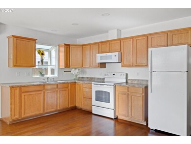 511 N Locust St, Canby, OR 97013 - photo 7