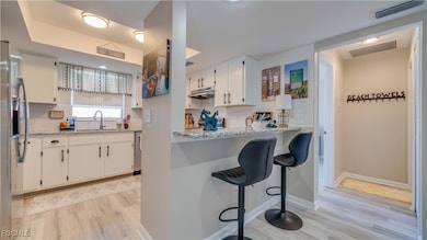 Dining space with light wood-style flooring, a ceiling fan, and recessed lighting