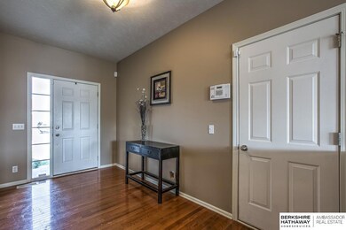 2209 S Mineral Dr, Papillion, NE 68046 - photo 2