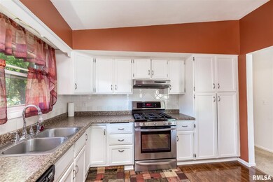 2223 W 31st St, Davenport, IA 52804 - photo 7