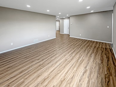 1413 S Locust Ave, Freeport, IL 61032 - photo 4