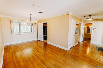 19X10 DINING ROOM OFF KITCHEN