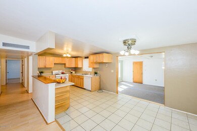 KITCHEN & DINING