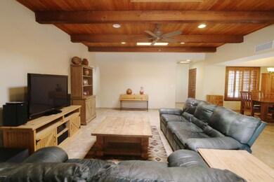 Family Rm toward Entry