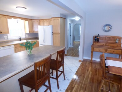 33 Gordon Dr, Londonderry, NH 03053 - photo 2