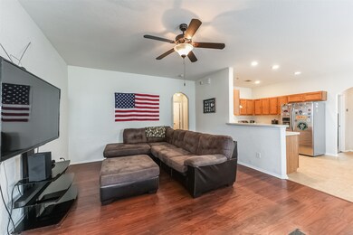 1003 Brady Ln, Alvin, TX 77511 - photo 3