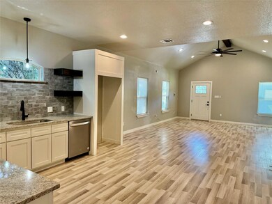 819 Arkansas River Dr, Granbury, TX 76048 - photo 6