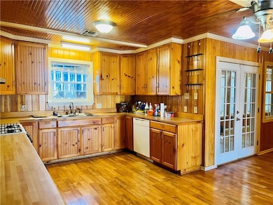 Kitchen/Dining