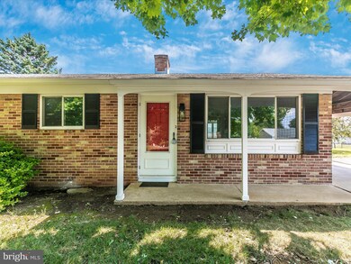 13827 Northcrest Rd, Hagerstown, MD 21742 - photo 3