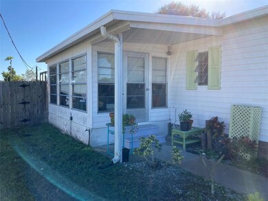 This is the entrance to the Florida room. 