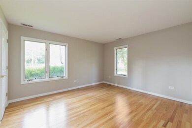10059 Meadow Ln, Des Plaines, IL 60016 - photo 5
