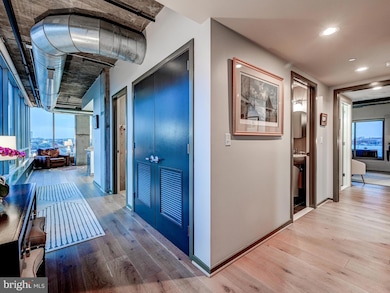 Silo Point unit 411, Baltimore, MD 21230 - photo 2