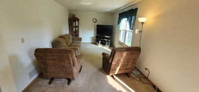 1253 Yellowpine Dr, Aurora, IL 60506 - photo 4