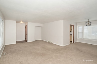 unlisted-address, Elgin, IL 60123 - photo 3