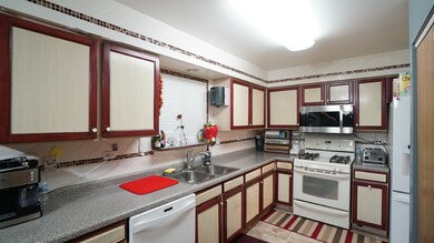 1815 Cambridge Dr, Carpentersville, IL 60110 - photo 5